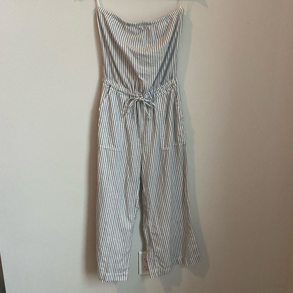Gap Jumpsuit size XS mid calf length with pockets